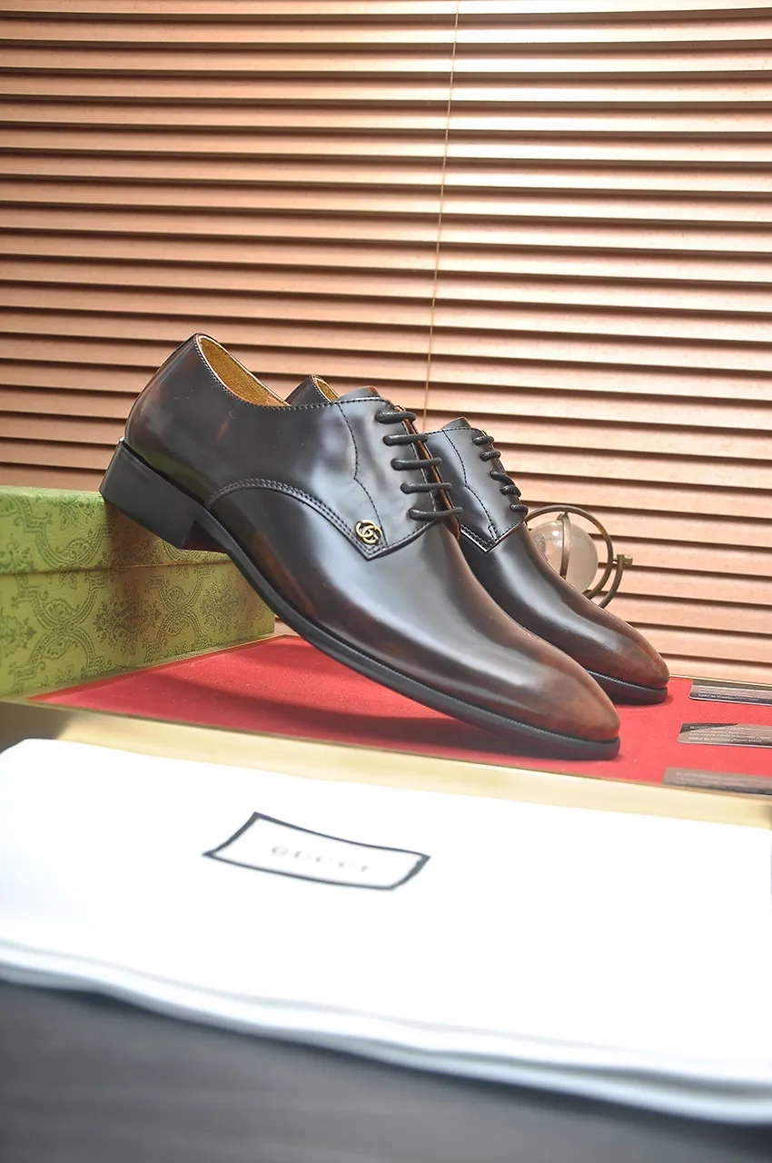 Men's shoes💰500💶Italy's top luxury men's shoe giant (GUCCI) (Gucci) (full cowhide lining) new arrival🍃Original European style🔰 Pleasant to the eye😍In order to make the shoes more durable and non-deformable🌀The production continues to follow traditional methods but there is still no lack of innovation💪Choose original sheepskin for the leather♻️ Smooth and natural And extra bright ⭐Made of imported cowhide, the first choice of rich people 38-45 (45 customized)